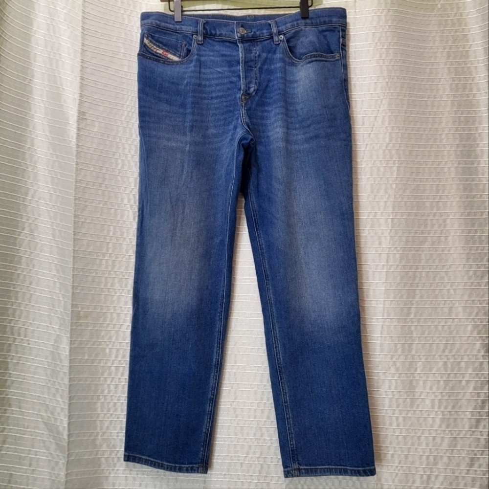 Diesel Straight Denim Med-Light w/ Whiskering Men’s 34 (Actual 36x28.5)